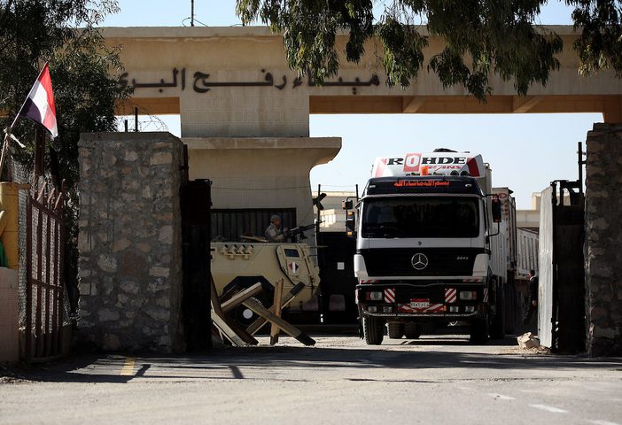 مصر تسمح بعبور 114 شاحنة لغزة