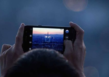 ضوء الأجهزة الإلكترونية الأزرق "سم" فتّاك بالعيون