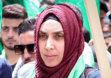 الاحتلال يُمدد اعتقال والدة شهيد مقدسي لمدة شهر
