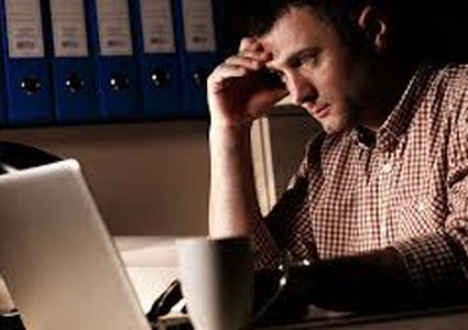 رسائل البريد الإلكتروني بعد العمل تضر بصحتك