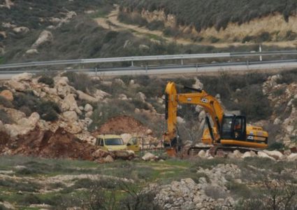 الاحتلال يجرف أراض جنوب نابلس