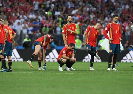 بعد إنييستا وبيكيه.. نجم إسباني ثالث يعلن اعتزاله