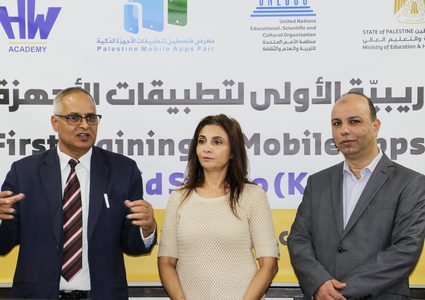 التربية تفتتح دورة تدريبية لتطبيقات الأجهزة الذكية