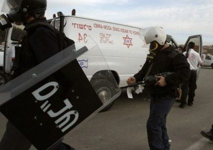 قوات الاحتلال تقتحم سجن "نفحة" وتعتدي على الأسرى