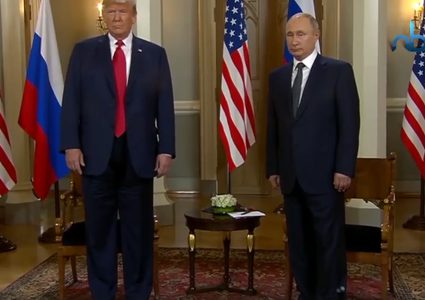 مساعدة ترامب تقول إنه ابتلع "وثيقة سرية"