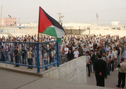 الكويت تتعاقد مع 150 معلماً من الضفة وغزة