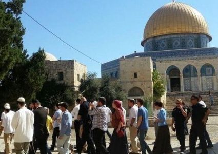 مجموعات المستوطنين تواصل اقتحام الأقصى