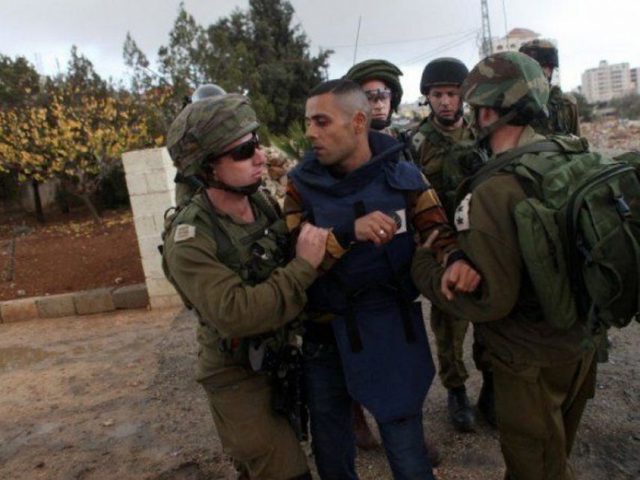 نقل الأسير الصحفي علي دار علي إلى معتقل عوفر