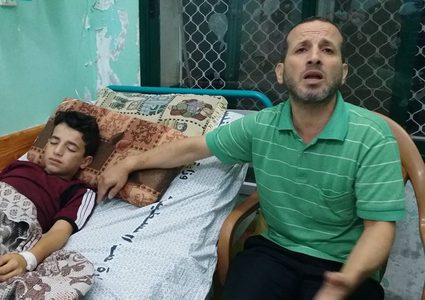 قنبلة غاز تحكم على طفل غزي بغيبوبة دائمة