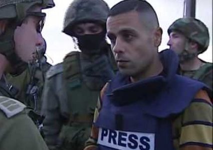 محكمة "عوفر" تمدد اعتقال الصحفي علي دار علي