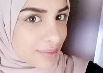 تعويض سويدية مسلمة "عوقبت" لرفضها مصافحة رجل