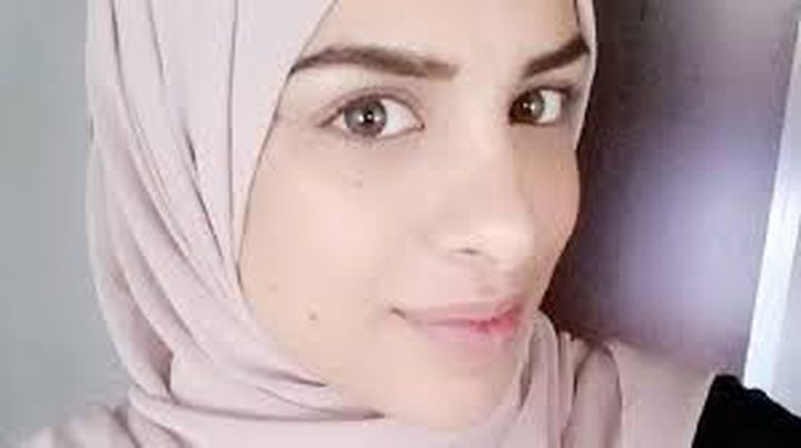 تعويض سويدية مسلمة "عوقبت" لرفضها مصافحة رجل