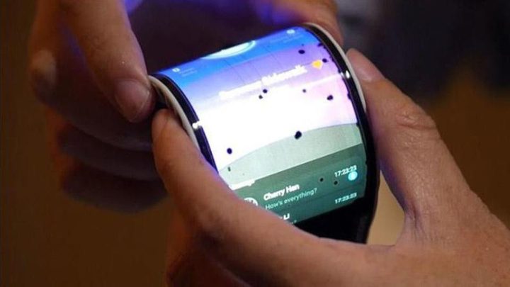 هل ستصبح "سامسونغ" أول من يطلق هاتفاً قابلاً للطي؟