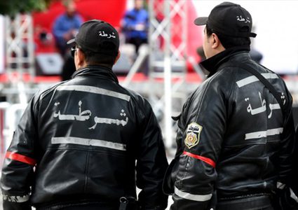 موقف مؤثر لمساعدة عجوز تعرضت للسرقة