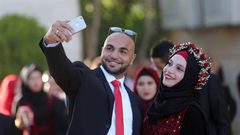 فرح جماعي لمئات العرسان في رام الله