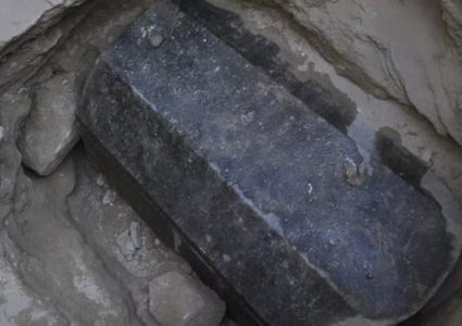 القاهرة تكشف عن أسرار التابوت الأثري الغامض