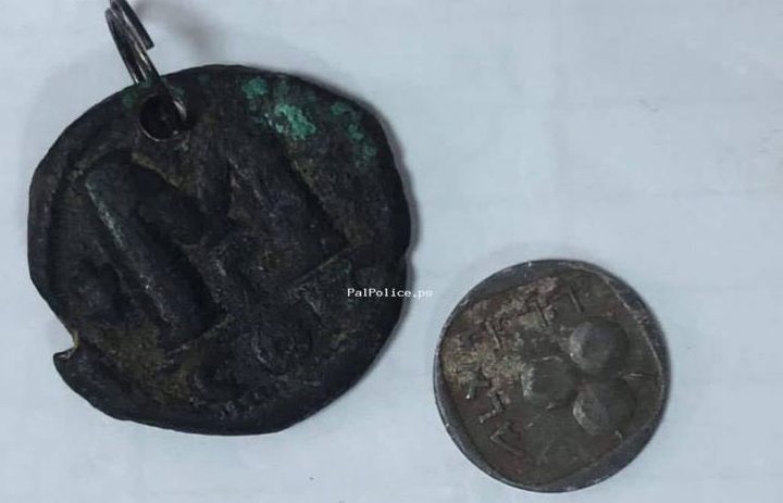 الشرطة تقبض على شخصين بحوزتهما قطع ثرية