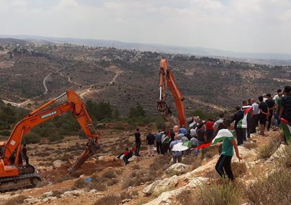 مواطنون يتصدون لتجريف أراضيهم في رأس كركر