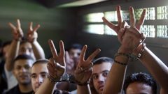 3 أسرى يدخلون أعواما جديدة في سجون