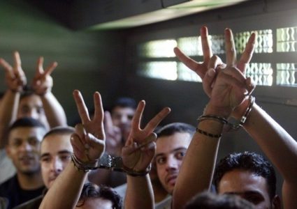 3 أسرى يدخلون أعواما جديدة في سجون