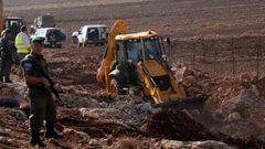 مستوطنون يُجرفون أراضي فلسطينية غرب رام الله