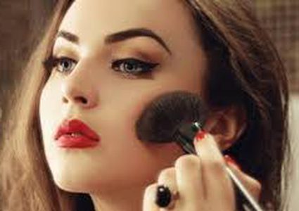 نصائح تعكس جمالاً ونضارة على ملامحك في العيد