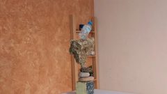 بالصور.. "توماس غزة" يتحدى الجاذبية!