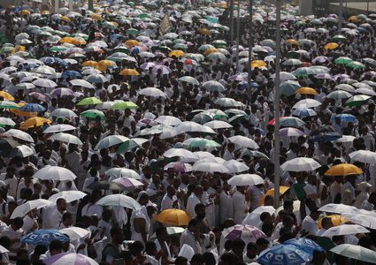 الحمدلله يطمئن على حجاج فلسطين في عرفات