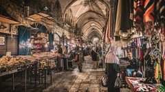 الاحتلال يهاجم بسطات الباعة وسط القدس