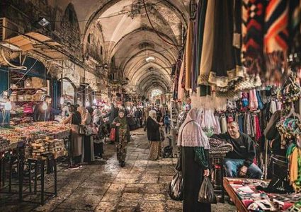 الاحتلال يهاجم بسطات الباعة وسط القدس