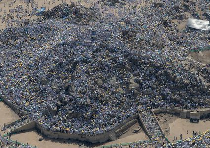 خطبة عرفة تحذر من لوثات الفتن ودعاتها