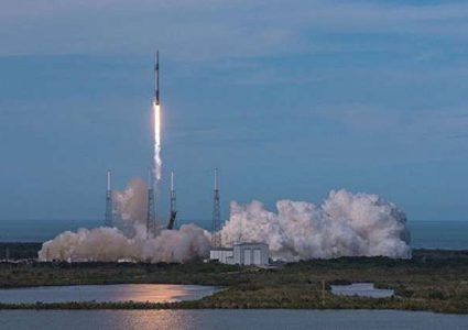 ناسا" توافق على تعبئة صواريخ فالكون 9 بالوقود