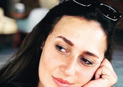 بسبب التجريح بعد خلع الحجاب حلا شيحة تحذف التعليق!