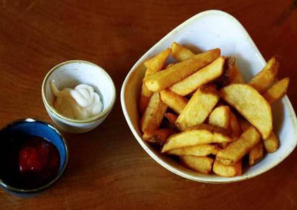 البطاطا المقلية تحتوي على مادة مسرطنة!