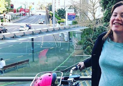 وزيرة تذهب للمستشفى بالدراجة لولادة طفلها!