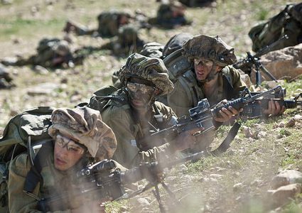 تدريبات عسكرية إسرائيلية مفاجئة بغلاف غزة