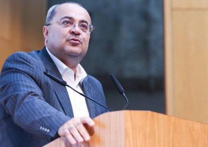 الطيبي: الذي أُزيح عن طاولة المفاوضات هو ترامب