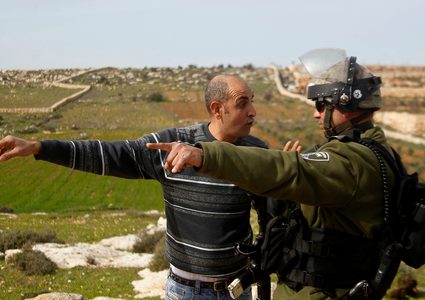 الاحتلال يخطر بهدم منزل في بلدة الخضر