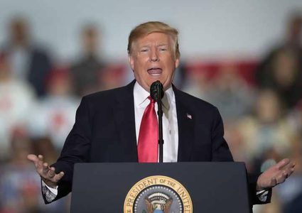 ترامب: لو تم عزلي من منصبي ستصبحون فقراء جدا