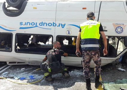 وفاتان و13 إصابة بانقلاب حافلة (محدث)