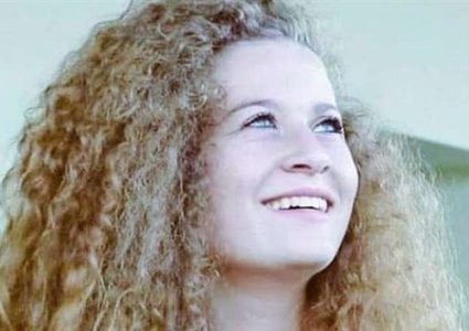 بالفيديو: عهد التميمي توجه رسالة لنصر الله