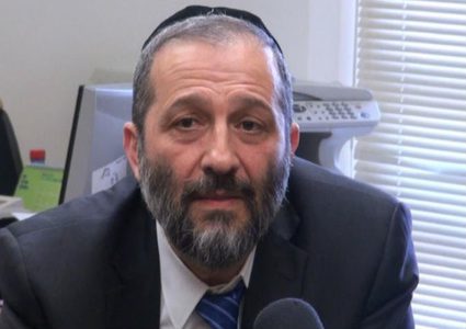 نائب وزير الاقتصاد الإسرائيلي: نتحدث مع حماس