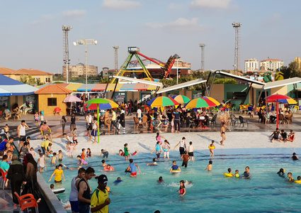 العيد يعيد الحياة لملاهي غزة