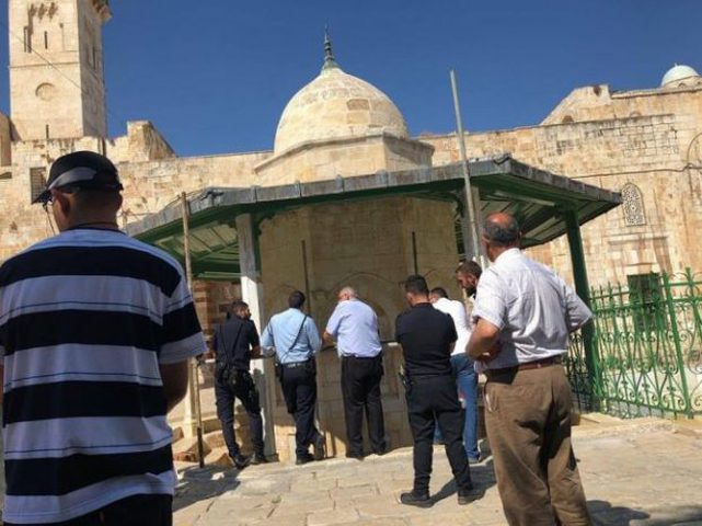 الاحتلال يعتقل 4 موظفين من دائرة الأوقاف في الأقصى