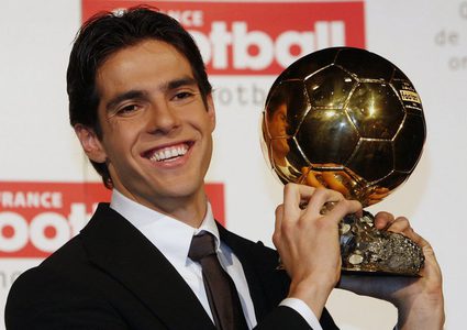 كاكا يكشف عن مرشحيْه لحصد الكرة الذهبية