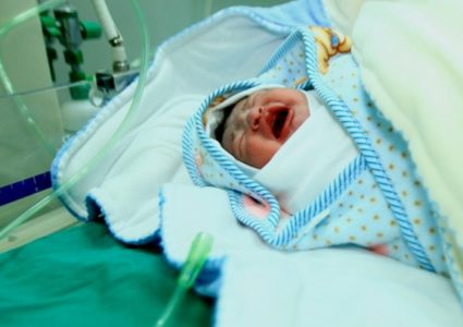 جنين: زوجة أسير تنجب طفلاً من نطفة مهربة