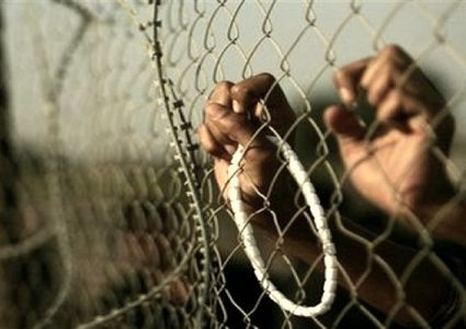 الاحتلال يواصل سياسة الإهمال الطبي بحق الأسرى