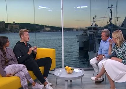 مذيعة نرويجية تتقيأ على الضيف خلال بث مباشر