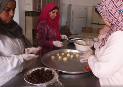 معمول وكعك العيد في قطاع غزة