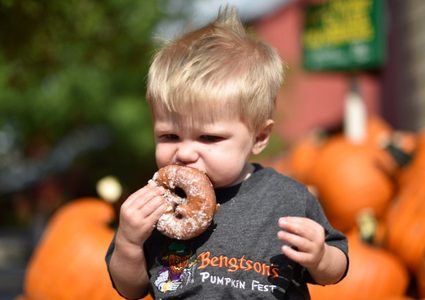 تناول الماء مع الكعك المحلى ضار بالصحة